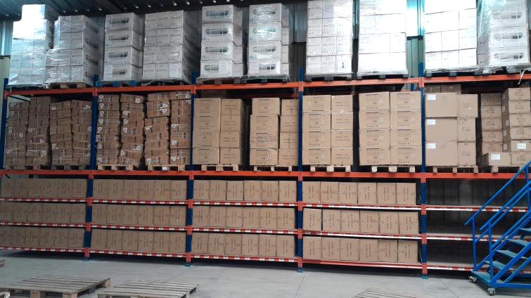 Estanterías con mercadería paletizada